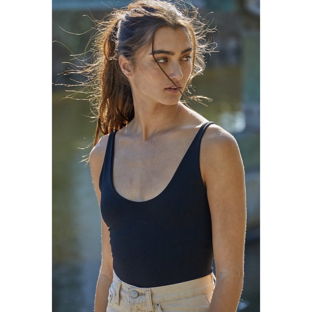 High Quality Seamless U-V Neck Spaghetti Strap Cami w/ Layer Bra Inside